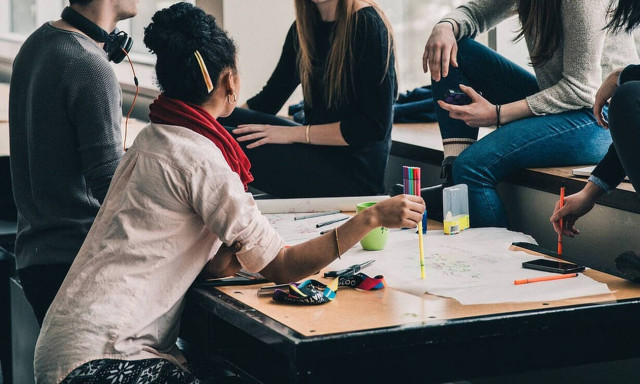 Greek unemployment rate fell to 17.2 pct in May	