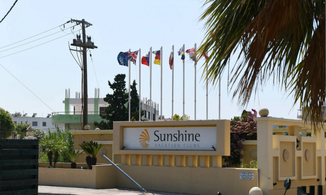 Ρόδος: Στη δικαιοσύνη προσφεύγει ο πατέρας των δύο κοριτσιών που πνίγηκαν στην πισίνα