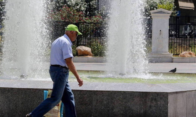 Athens municipality opens airconditioned halls on Saturday due to high temperatures
