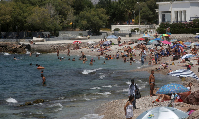 Καιρός: Εκρηκτικό «κοκτέιλ» καύσωνα και ανέμων την Κυριακή – Ποιες περιοχές θα «ψηθούν»