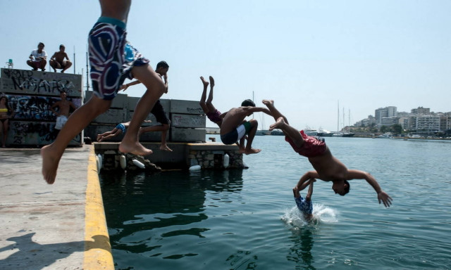 Καιρός - Έκτακτο δελτίο ΕΜΥ: «Σαχάρα» η Ελλάδα με 41 βαθμούς - Ενισχυμένα τα μελτέμια (pics)