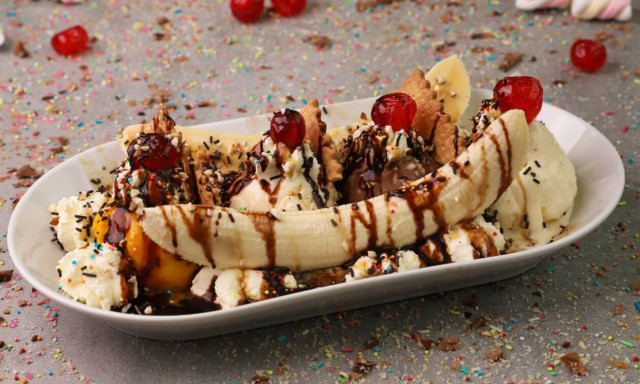 Φτιάξτε ένα υπέροχο, δροσιστικό banana split