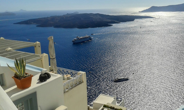 Θρίλερ στη Σαντορίνη: Στο νησί τουρκικό κυβερνητικό αεροσκάφος - Τι συνέβη