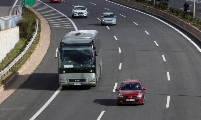 Επανεξετάζει όλους τους διαγωνισμούς η κυβέρνηση - Τι θα γίνει με τα διόδια της Αττικής Οδού