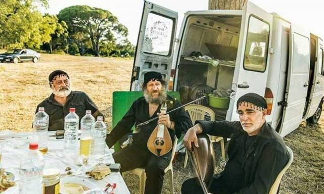 Να γιατί τα Κρητικά γλέντια είναι τα καλύτερα σε όλη την Ελλάδα! (pics)