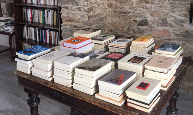 Αυτό το νησί μπορεί να μην έχει τράπεζα, έχει όμως ένα βιβλιοπωλείο που θα το ζήλευαν μεγαλουπόλεις