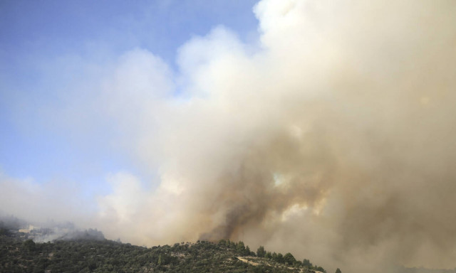 Φωτιά Εύβοια: Γιατί μύρισε καμένο όλη η Αθήνα;