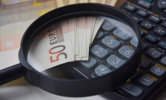 «Βρέχει» λεφτά τις επόμενες ημέρες: Πότε θα καταβληθούν συντάξεις, ΚΕΑ και επίδομα παιδιού 