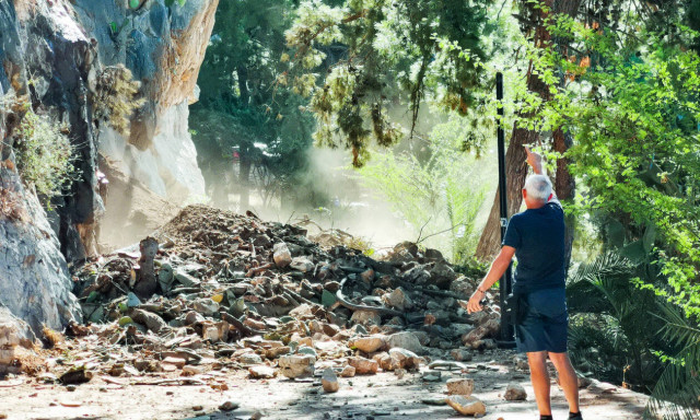 Τρόμος στο Ναύπλιο: Έτρεχαν να σωθούν - Εικόνες σοκ σε παραλία