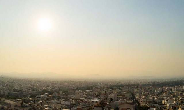 Καλύτερη σήμερα η κατάσταση στο λεκανοπέδιο Αττικής από τον καπνό της πυρκαγιάς στην Εύβοια