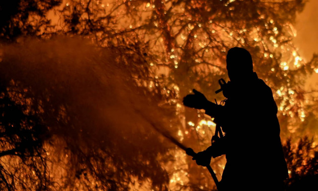 Φωτιά Εύβοια: Χωρίς ενεργό μέτωπο – Μάχη για να οριοθετηθεί - Τρεις ύποπτοι για εμπρησμό