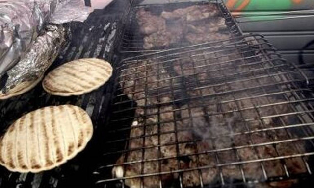 Οργή! Η χώρα καίγεται... και κάποιοι έστησαν ψησταριά για να ψήσουν στο Σέιχ Σου 