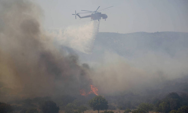 Η φωτογραφία από τη φωτιά στην Ελαφονήσο που συγκλονίζει τον πλανήτη (Pics)