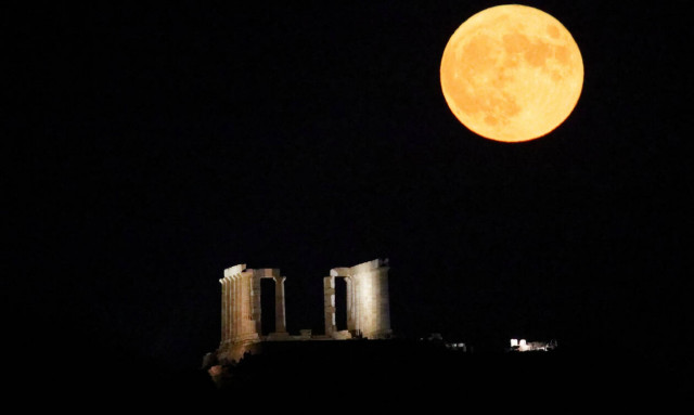 Μαγική πανσέληνος: Έλουσε με φως την Ελλάδα (pics)
