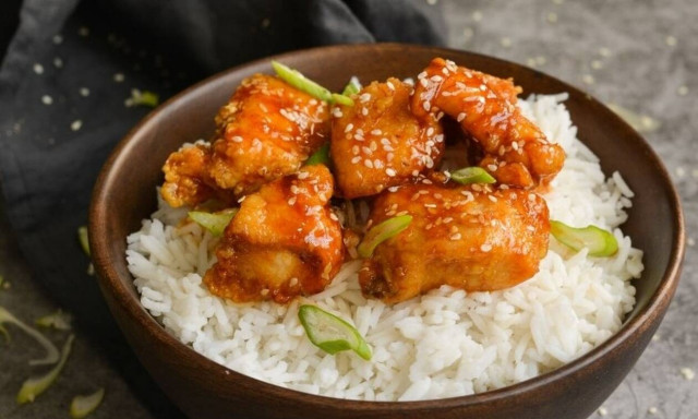 Πανεύκολη συνταγή για γλυκόξινο κοτόπουλο με ρύζι