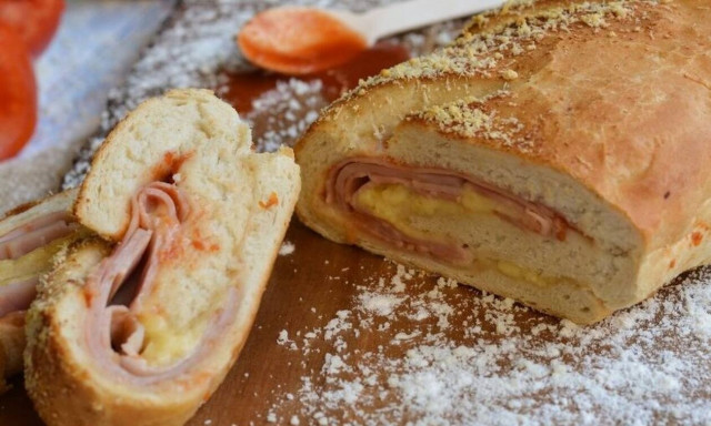 Η συνταγή της ημέρας: Στρόμπολι με αλλαντικά