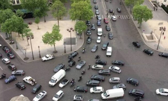 Δεν υπάρχει πιο… χαζούλης οδηγός στον πλανήτη! Δείτε τι έκανε! 