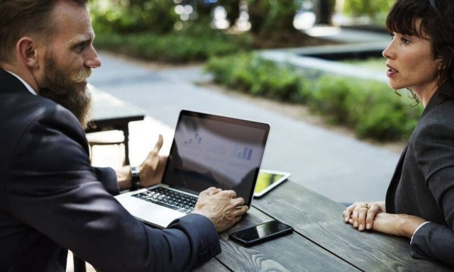 Σχέσεις: Τα apps που έχουν «σκοτώσει» τον έρωτα