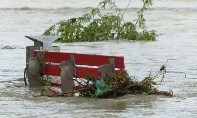 Τραγωδία: Ένας νεκρός από ξαφνικό μπουρίνι - Πλημμύρισαν δρόμοι και καταστήματα