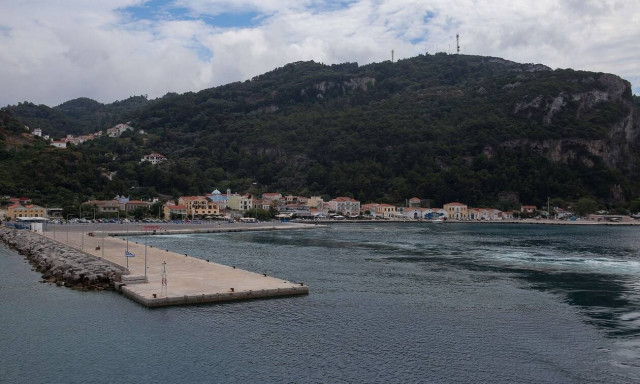 Μαύρος καπνός σκέπασε την Σάμο - Δείτε γιατί