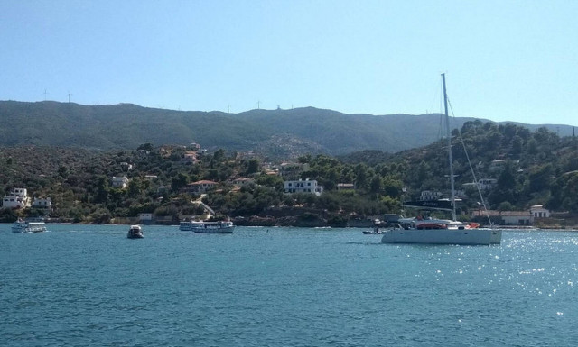 Ανείπωτη τραγωδία στον Πόρο: Τρεις νεκροί από πτώση ελικοπτέρου