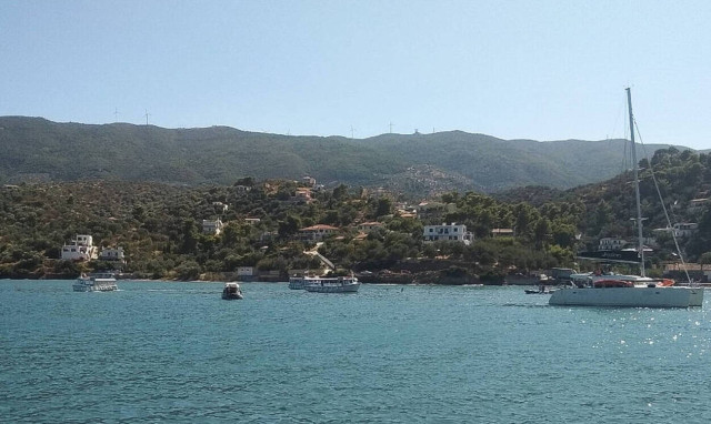Helicopter crashes in Poros sea