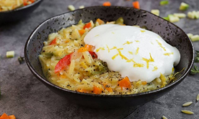 Η συνταγή της ημέρας: Κριθαρότο με λαχανικά και μους φέτας