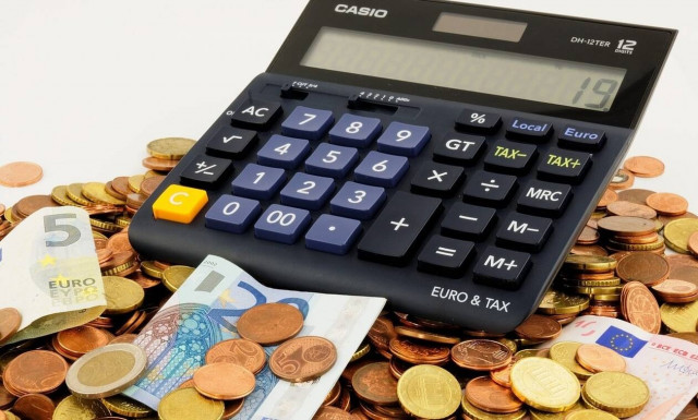 Επιλεκτικά κίνητρα φοροελαφρύνσεων: Σώζουν τις ΠΑΕ και «σκοτώνουν» την φαρμακοβιομηχανία; 