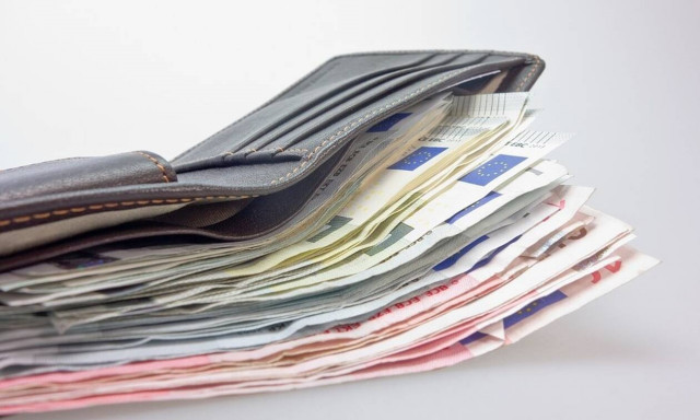 Επιδόματα: Όλες οι αλλαγές από το νέο έτος - Ποιοι δικαιούχοι θα πάρουν περισσότερα χρήματα 