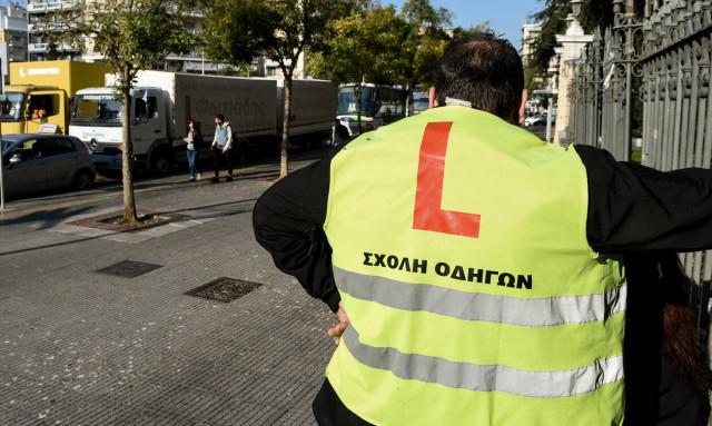 Δίπλωμα οδήγησης: Όλα από την αρχή - Το σχέδιο της κυβέρνησης για να ξεμπλοκάρουν οι διαδικασίες