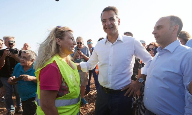Prime Minister Mitsotakis visits Mati, inspects work to clear 'time-bomb' timber storage site