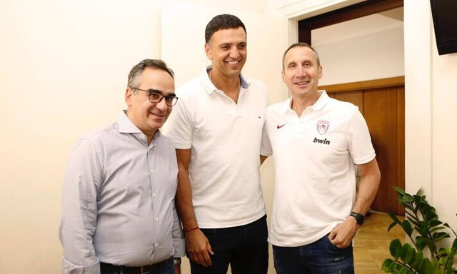 Τιμητική πλακέτα στον Ντέιβιντ Μπλατ απένειμε ο Βασίλης Κικίλιας (pics)