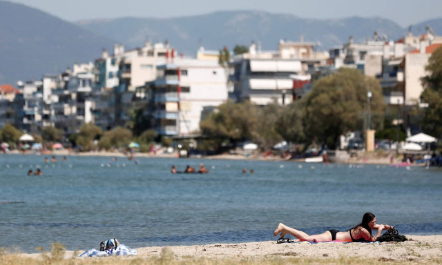 Καιρός: Ζέστη και σκόνη την Κυριακή - Πού θα δείξει 40άρια το θερμόμετρο (χάρτες)