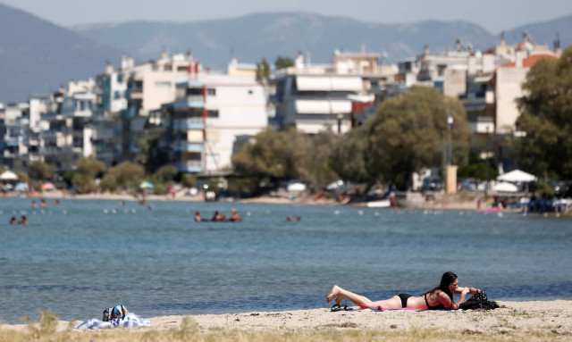 Sunny weather with strong winds on Sunday