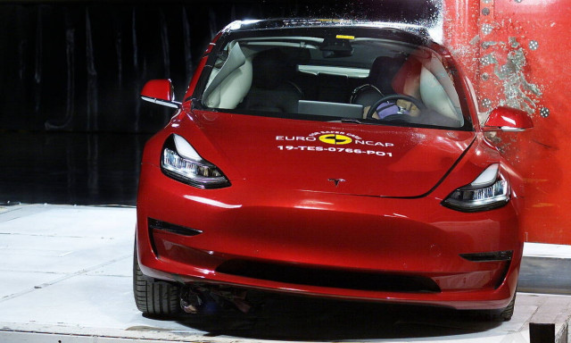 Σε τρακάρισμα με ηλεκτρικά αυτοκίνητο ο κίνδυνος είναι η ανάφλεξη της μπαταρίας