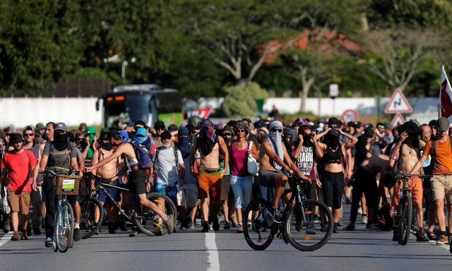 Γαλλία: 17 συλλήψεις και 4 αστυνομικοί τραυματίες, στις πρώτες διαδηλώσεις ενάντια στη σύνοδο της G7