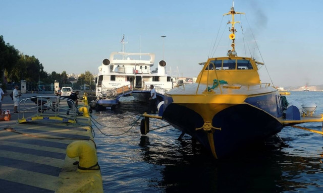 Hydrofoil returns to Piraeus due to engine trouble