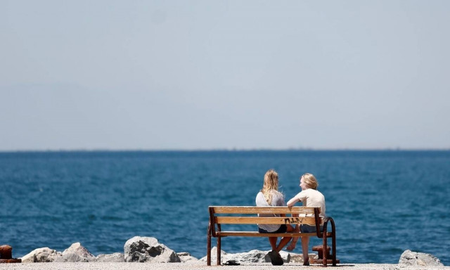 Καιρός: Ζέστη, νεφώσεις και σκόνη τη Δευτέρα (26/08) - Πού θα σκαρφαλώσει ο υδράργυρος