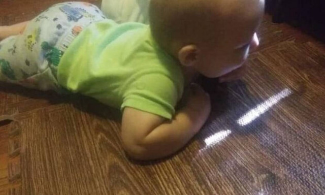 Μωράκι βλέπει τις ακτίνες του ήλιου και αυτό που κάνει είναι υπέροχο! (vid)