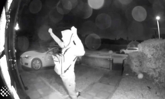 Δείτε ένα Tesla να κάνει «φτερά» μέσα σε λίγα δευτερόλεπτα (vid)