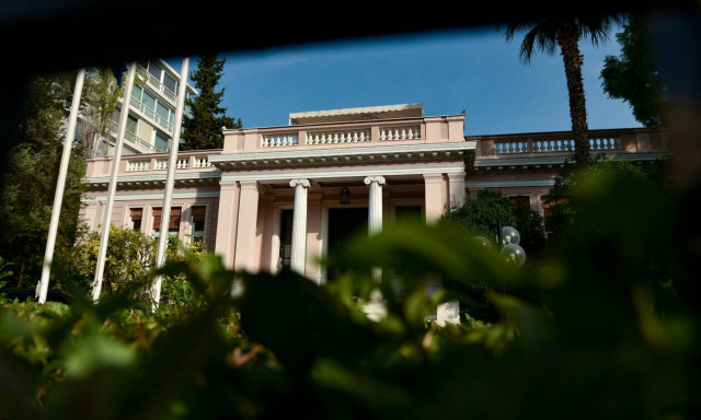 Μέγαρο Μαξίμου: Επιστροφή στην κανονικότητα η άρση των capital controls