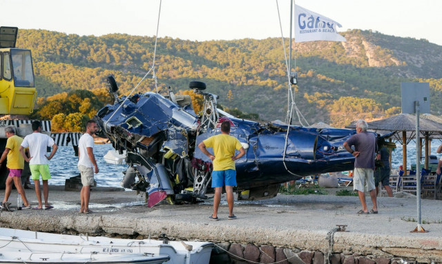 Πτώση ελικοπτέρου στον Πόρο: Η στιγμή της τραγωδίας καρέ - καρέ (vid)