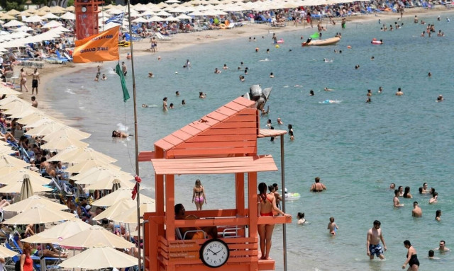 Καιρός: Στο «κόκκινο» και σήμερα ο υδράργυρος - Ισχυροί άνεμοι στο Αιγαίο