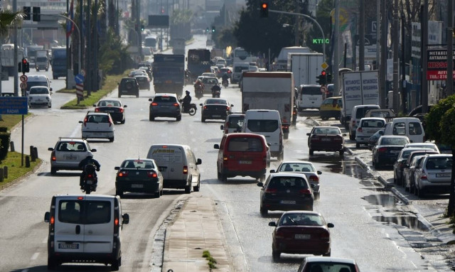 Αλλαγές στα τέλη κυκλοφορίας: Νέος τρόπος μέτρησης των εκπομπών ρύπων (vid)