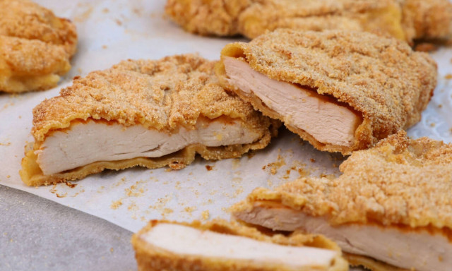 Σνίτσελ κοτόπουλο στο φούρνο - Η συνταγή που θα σας κάνει... αγαπητούς