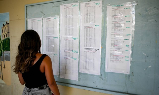 Βάσεις 2019: Το 1/3 των τμημάτων κάτω από τα 10.000 μόρια