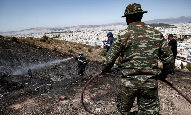 Fire breaks out in the Athens suburbs of Vyronas, Galatsi