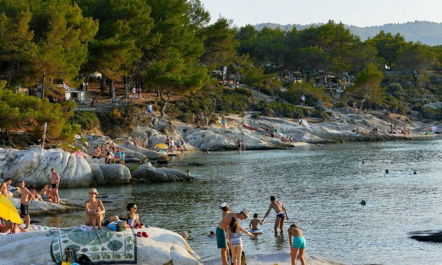 Καιρός: Συνεχίζονται τα μελτέμια την Πέμπτη – Δείτε που θα φτάσει ο υδράργυρος (χάρτες)