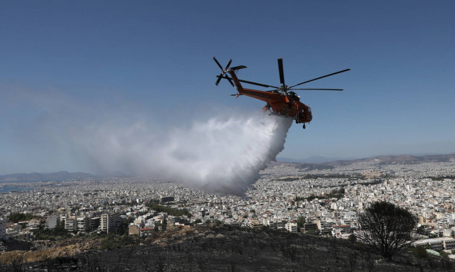 Φωτιά ΤΩΡΑ: Μάχη με τις φλόγες σε Δράμα, Δελφούς και Αρτέμιδα 