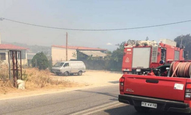 Φωτιά στην Αρτέμιδα: Διακοπή κυκλοφορίας στη λεωφόρο Κιάφας